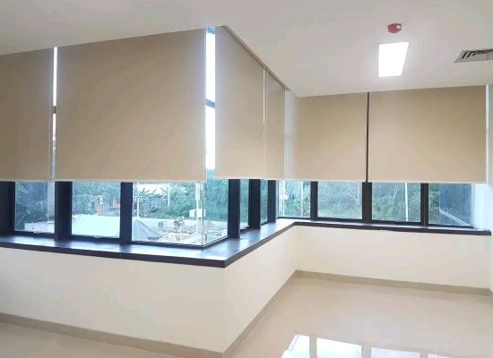 Jual Roller Blind Bahan Blackout Original Bergaransi Merek Sharp Point, Shinichi, Kosei, Sandei, Toso. Cocok untuk Rumah, Kantor, dan Hotel