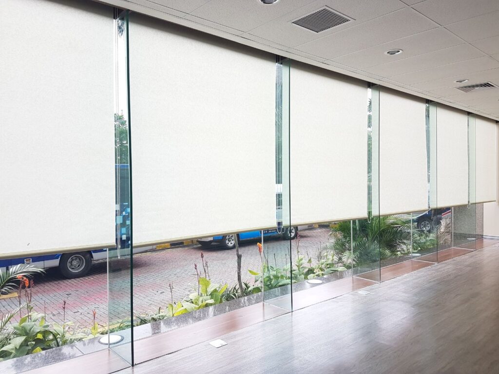 Jual Roller Blind Bahan Dimout merek Sharp Point, Shinichi, Kosei, Sandei, Toso. Gratis survey & pemasangan area Jakarta dan sekitarnya.