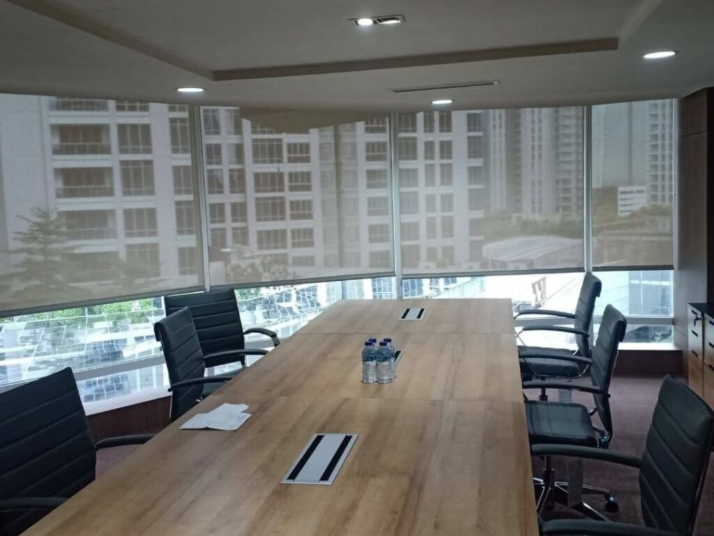 Jual Roller Blind Bahan Solar Screen merek Sharp Point, Shinichi, Kosei, Sandei, Toso. Gratis survey & pemasangan di Jakarta & sekitarnya